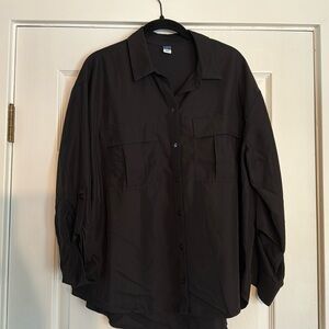 Large women’s old navy black long sleeve blouse like new!